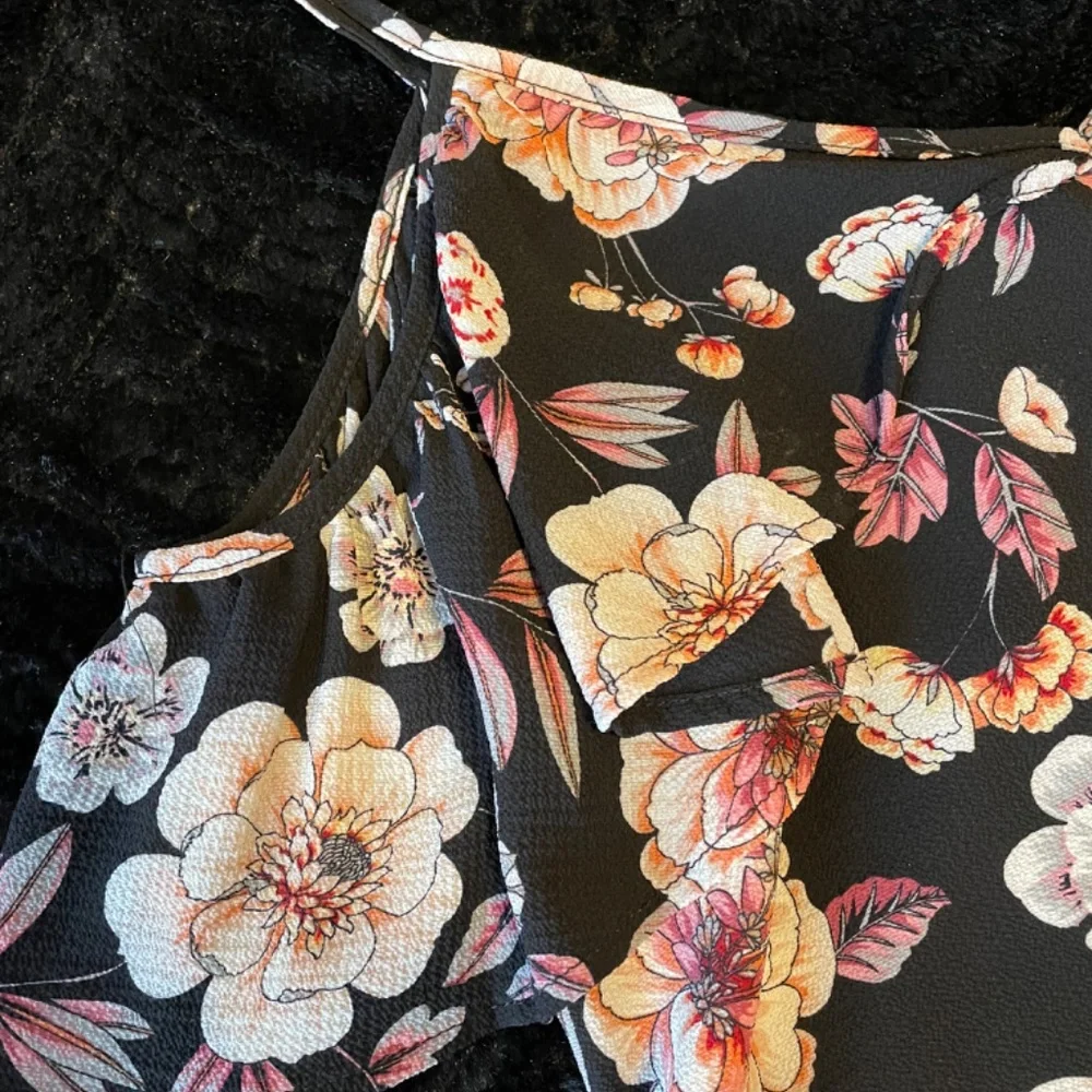 Floral Off-Shoulder Ruffle Top - Picture 2 of 2